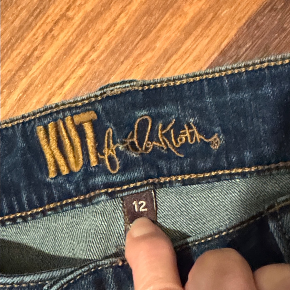 Kut firm the Kloth Nikki mid rise ankle flare jean with raw edge - Picture 7 of 11